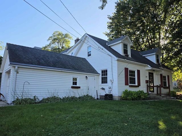 729 W OAK STREET, West Bend, WI 53095