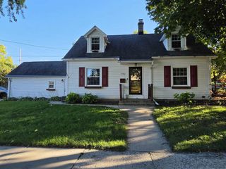 729 W OAK STREET, West Bend, WI 53095