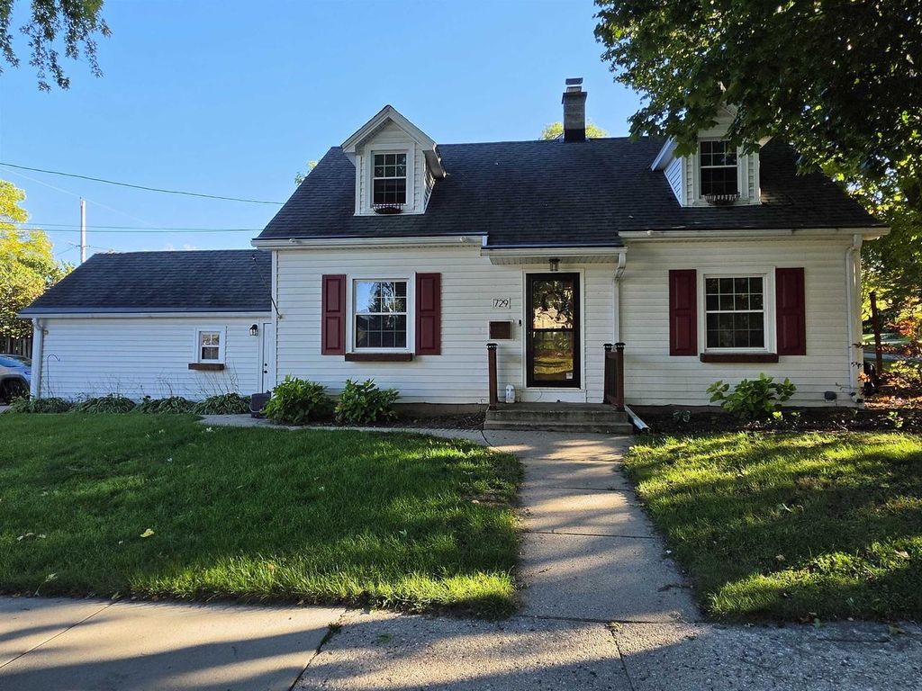 729 W OAK STREET, West Bend, WI 53095