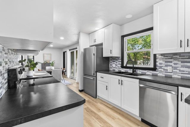 184 PLUMMER COURT, Neenah, WI 54956