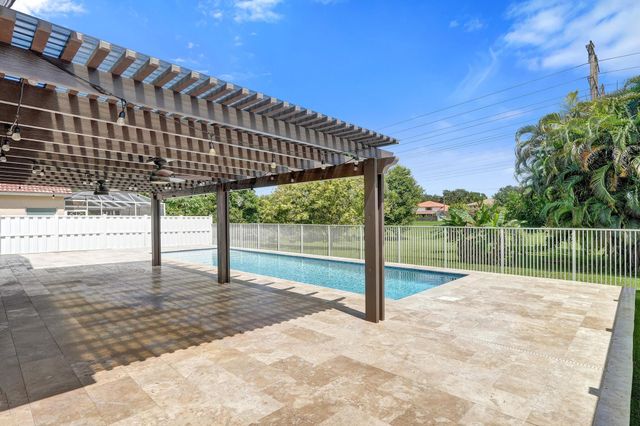 10729 EDINBURGH Street, Cooper City, FL 33026