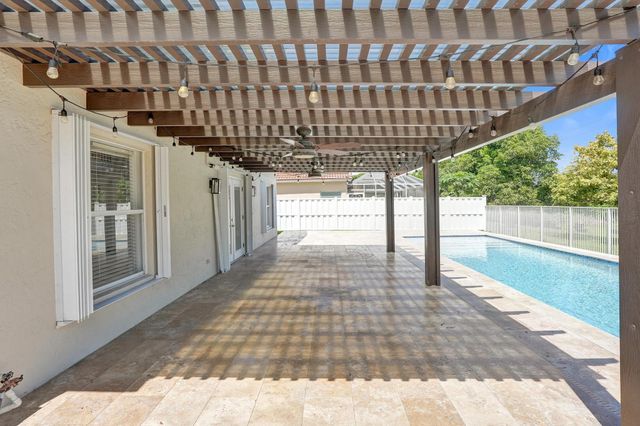 10729 EDINBURGH Street, Cooper City, FL 33026