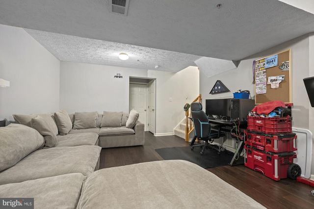 5010 FINSBURY RD, Baltimore, MD 21237