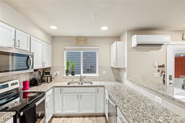 211 Norpoint Way NE, Tacoma, WA 98422