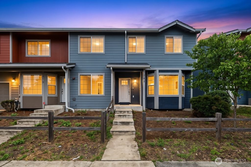 Image 1 of property listing at 211 Norpoint Way NE, Tacoma, WA 98422