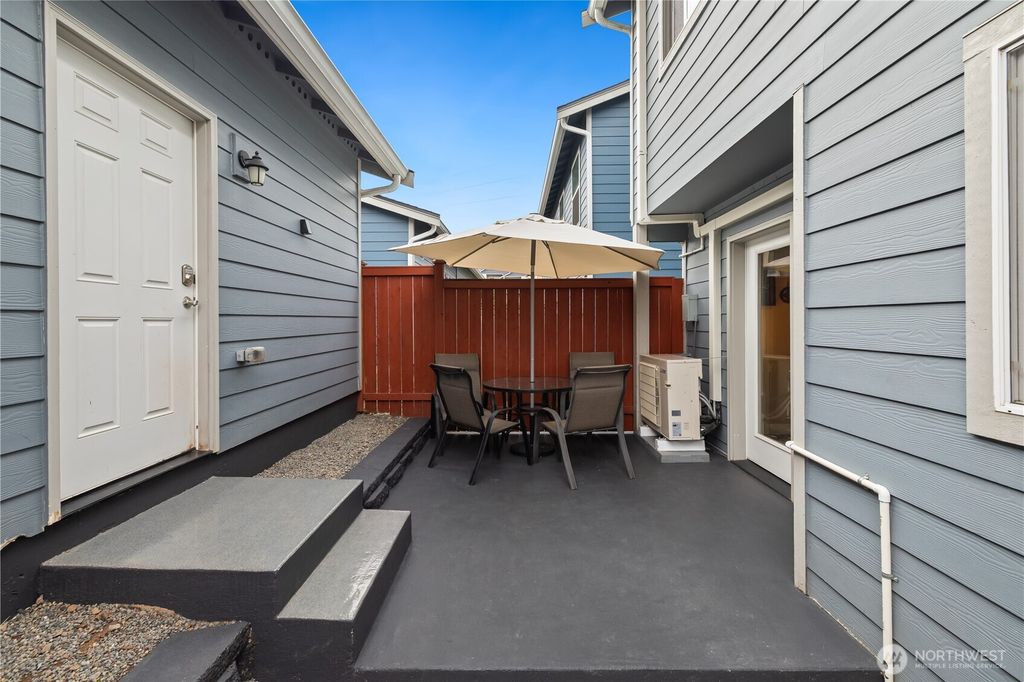 Image 11 of property listing at 211 Norpoint Way NE, Tacoma, WA 98422