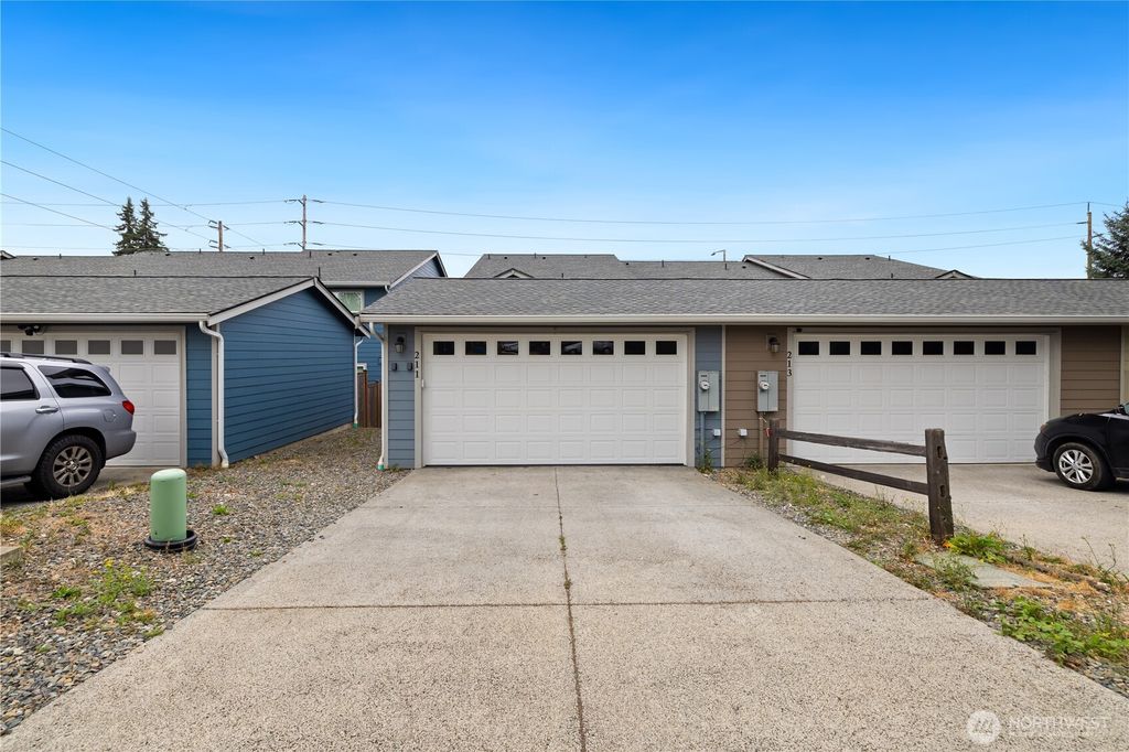 Image 12 of property listing at 211 Norpoint Way NE, Tacoma, WA 98422