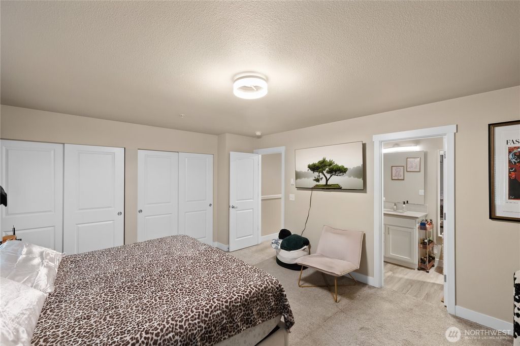 Image 7 of property listing at 211 Norpoint Way NE, Tacoma, WA 98422