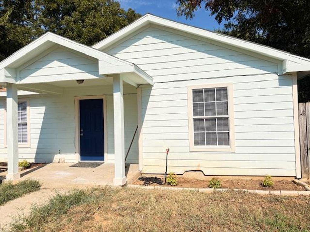 208 Parkway ST, Rockdale, TX 76567