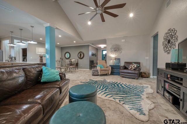 312 Kingdom Blvd, Lindale, TX 75771