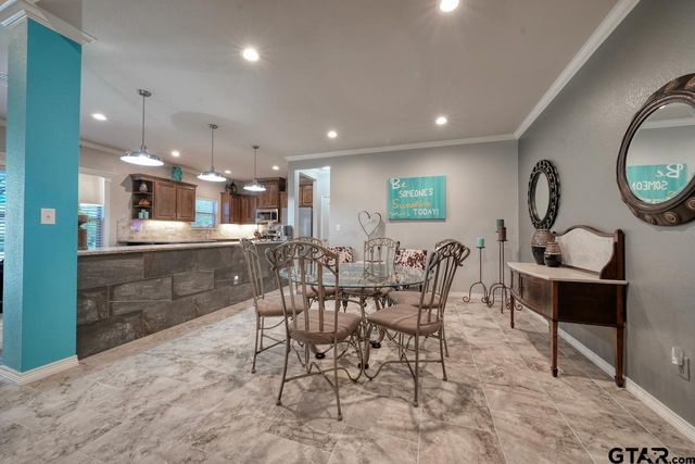 312 Kingdom Blvd, Lindale, TX 75771