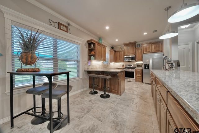 312 Kingdom Blvd, Lindale, TX 75771