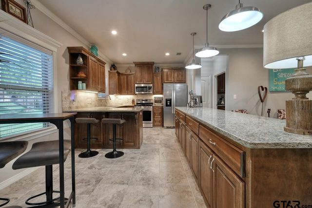 312 Kingdom Blvd, Lindale, TX 75771