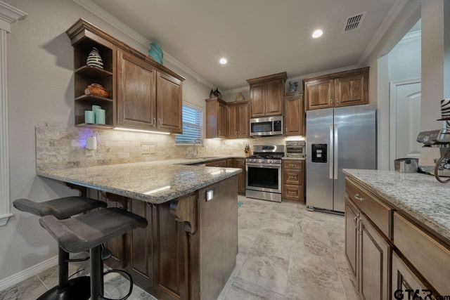 312 Kingdom Blvd, Lindale, TX 75771