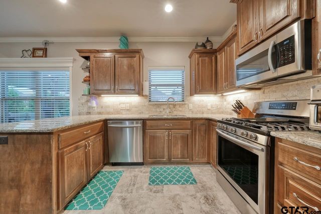 312 Kingdom Blvd, Lindale, TX 75771