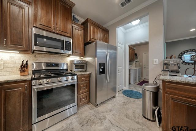 312 Kingdom Blvd, Lindale, TX 75771
