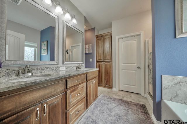312 Kingdom Blvd, Lindale, TX 75771