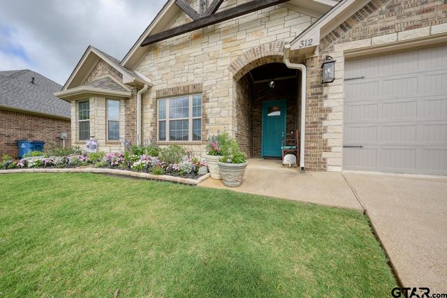 312 Kingdom Blvd, Lindale, TX 75771