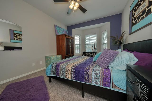 312 Kingdom Blvd, Lindale, TX 75771