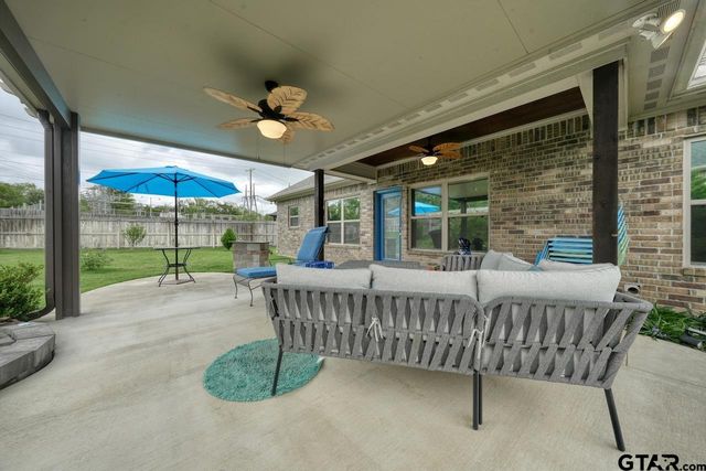312 Kingdom Blvd, Lindale, TX 75771