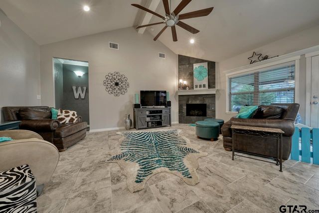 312 Kingdom Blvd, Lindale, TX 75771