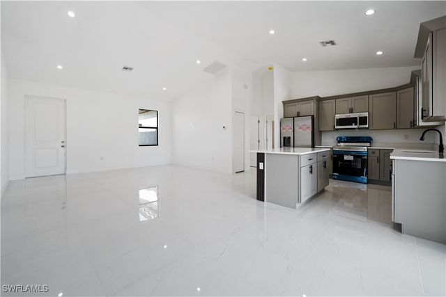 2458 NW 9th TER, Cape Coral, FL 33993