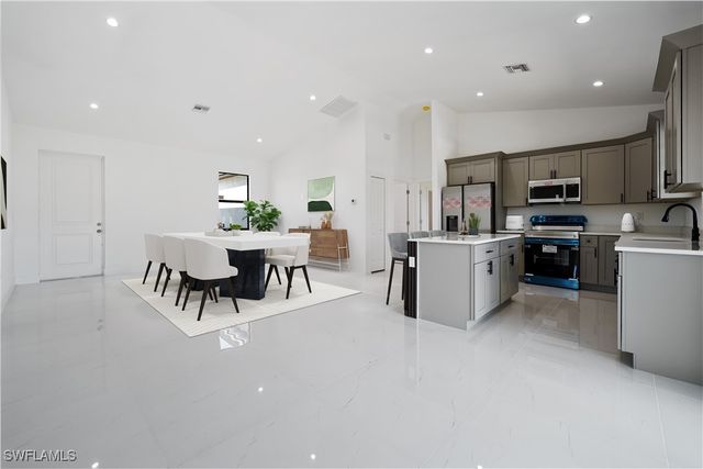 2458 NW 9th TER, Cape Coral, FL 33993