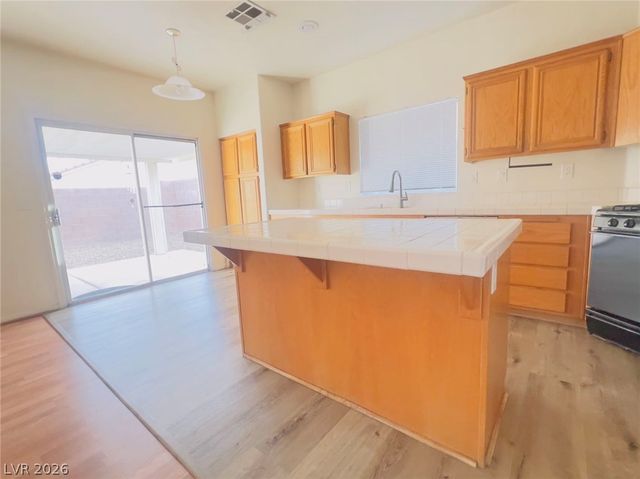 7941 BLUE BROOK Drive, Las Vegas, NV 89147
