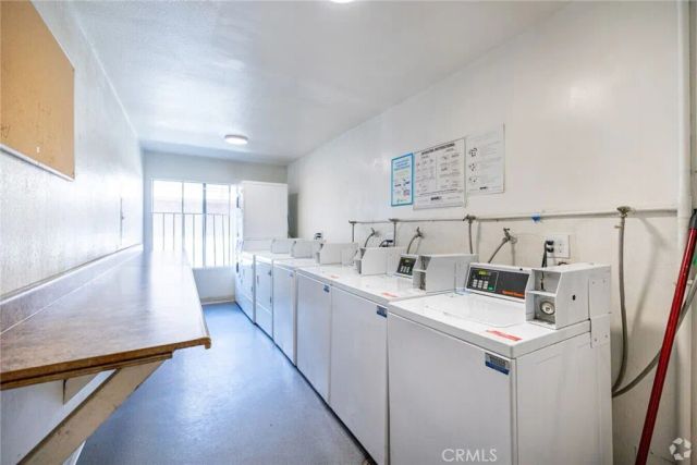 19050 Sherman, Reseda, CA 91335