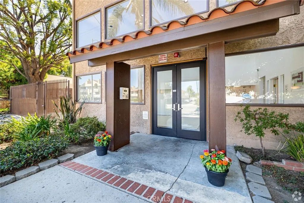 19050 Sherman, Reseda, CA 91335