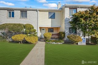 26 Front Court, Old Bridge, NJ 08857