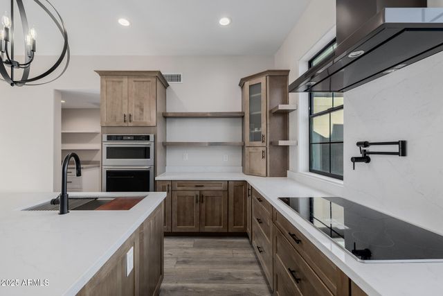 8451 W DALEY Lane, Peoria, AZ 85383