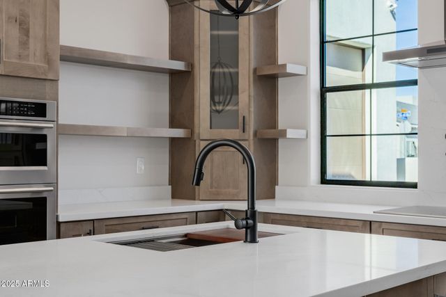 8451 W DALEY Lane, Peoria, AZ 85383