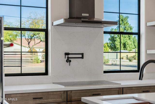 8451 W DALEY Lane, Peoria, AZ 85383