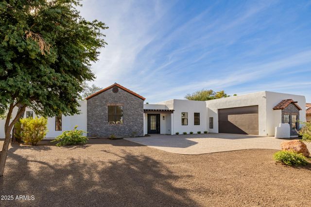 8451 W DALEY Lane, Peoria, AZ 85383