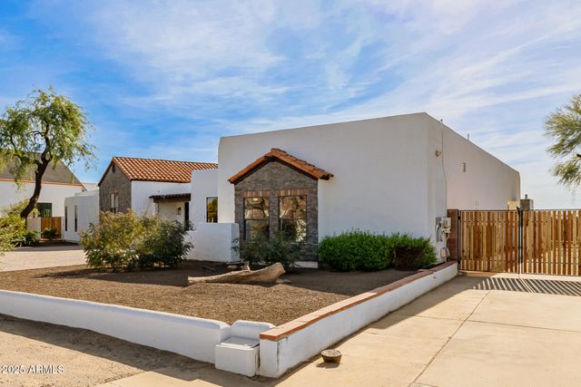 8451 W DALEY Lane, Peoria, AZ 85383