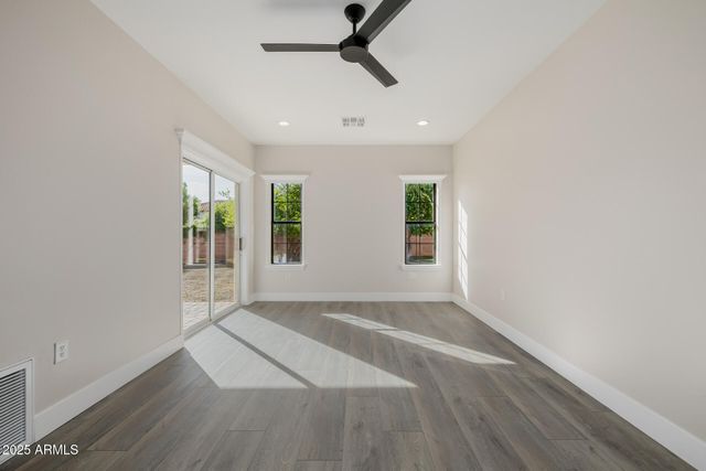 8451 W DALEY Lane, Peoria, AZ 85383