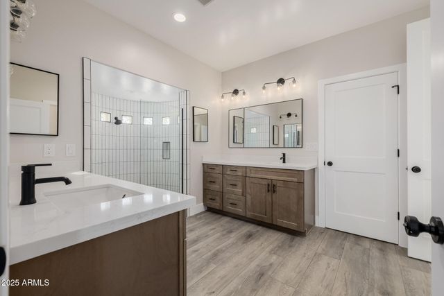 8451 W DALEY Lane, Peoria, AZ 85383