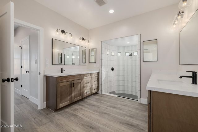 8451 W DALEY Lane, Peoria, AZ 85383