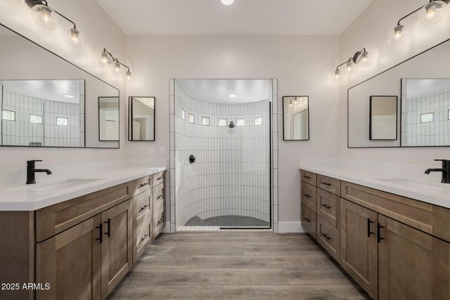 8451 W DALEY Lane, Peoria, AZ 85383