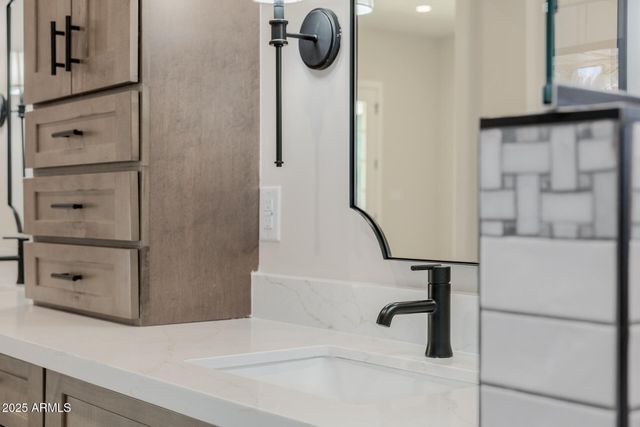 8451 W DALEY Lane, Peoria, AZ 85383