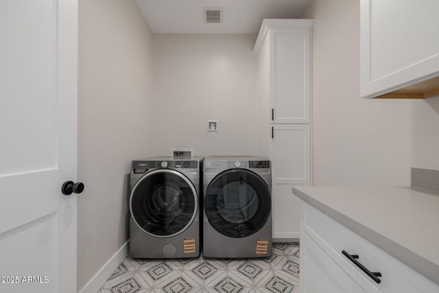 8451 W DALEY Lane, Peoria, AZ 85383