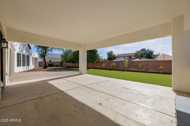 8451 W DALEY Lane, Peoria, AZ 85383
