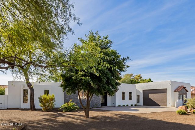 8451 W DALEY Lane, Peoria, AZ 85383