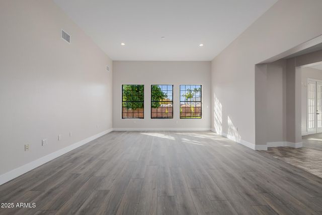 8451 W DALEY Lane, Peoria, AZ 85383