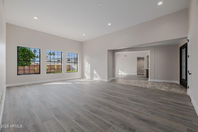 8451 W DALEY Lane, Peoria, AZ 85383