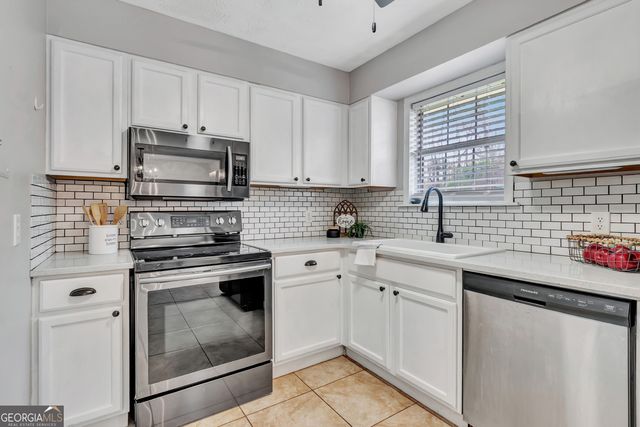 2089 Moore Rd, Moreland, GA 30259