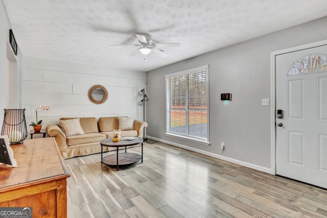 2089 Moore Rd, Moreland, GA 30259