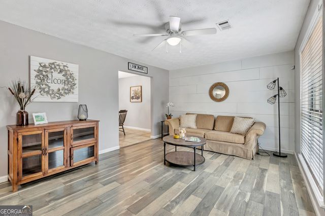 2089 Moore Rd, Moreland, GA 30259