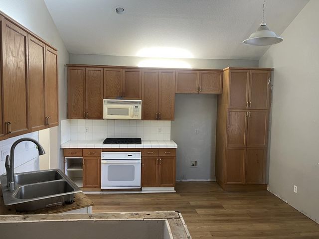 5845 W Decatur Avenue, Fresno, CA 93722